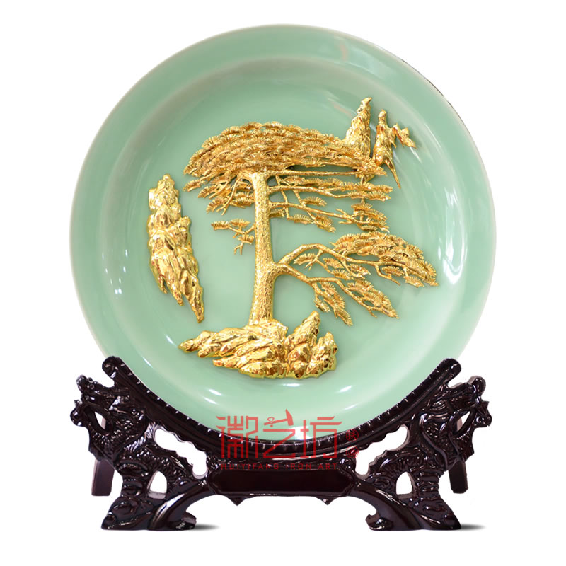 迎客松金畫龍泉青瓷擺件 特色商務(wù)接待饋贈(zèng)禮品 國(guó)家級(jí)非遺藝術(shù)